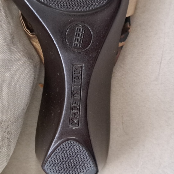 Never Worn gold, bronze, and leopard print heels in size 6.5 made in Italy. - Picture 3 of 5